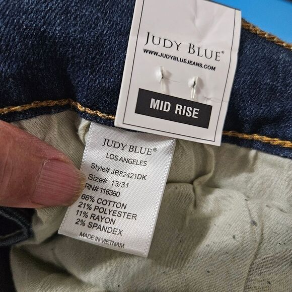 Judy Blue Mid-rise, Straight Fit Size 13/31 Cuff - Picture 4 of 5